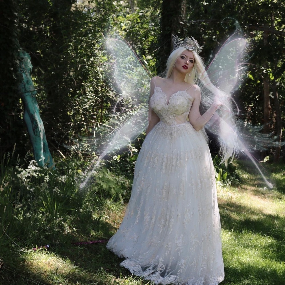 Vintage white lace wedding dress size small